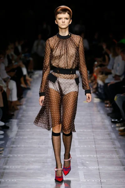 Look 32